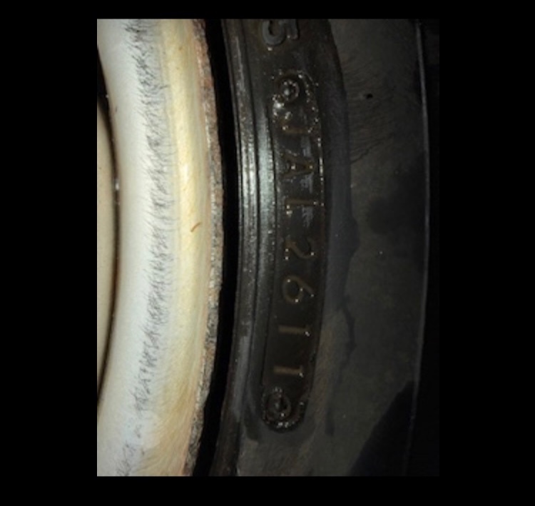 タイヤ（カー用品）の商品画像 - 査定依頼日：2026年2月18日 - 最高査定価格：3,000円