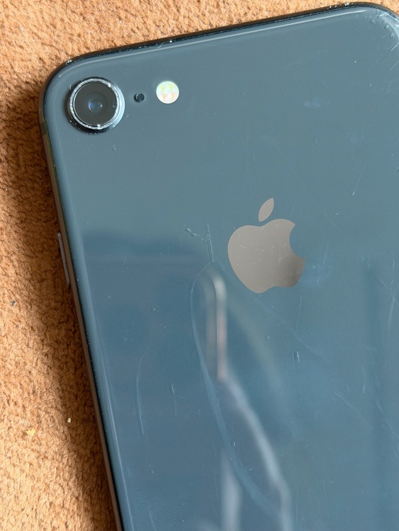 iPhone8（スマホ）の商品画像 - 査定依頼日：2026年3月3日 - 最高査定価格：5,500円