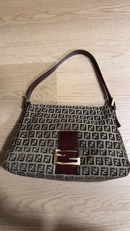 フェンディ  （ブランドバッグ）の商品画像 - 査定依頼日：2025年9月30日 - 最高査定価格：77,000円