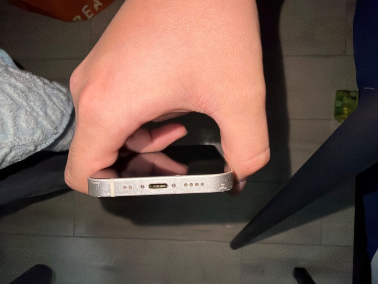 iPhone iPhone 13 mini 128GB Softbank（スマホ）の商品画像 - 査定依頼日：2026年8月6日 - 最高査定価格：23,000円