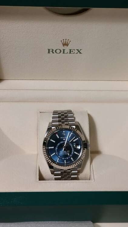 ロレックス スカイドゥエラー 336934（高級時計）の商品画像 - 査定依頼日：2025年4月3日 - 最高査定価格：3,850,000円