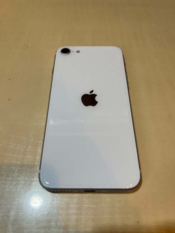iPhone SE2 64GB ホワイト（スマホ）の商品画像 - 査定依頼日：2026年8月20日 - 最高査定価格：8,000円