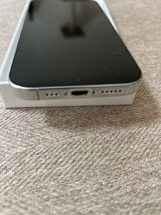 iPhone 16 Pro 256GB SIMフリー（スマホ）の商品画像 - 査定依頼日：2026年3月7日 - 最高査定価格：101,000円