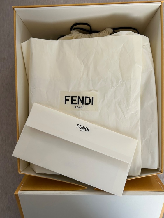 型番：8BN244 シリアル：N49-56-20213（ブランドバッグ）の商品画像 - 査定依頼日：2025年9月15日 - 最高査定価格：240,000円