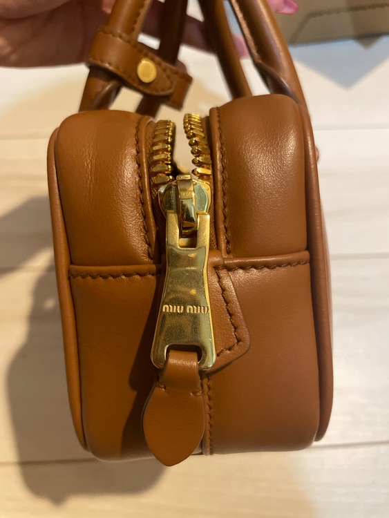 ミュウミュウ  （ブランドバッグ）の商品画像 - 査定依頼日：2025年6月30日 - 最高査定価格：220,000円