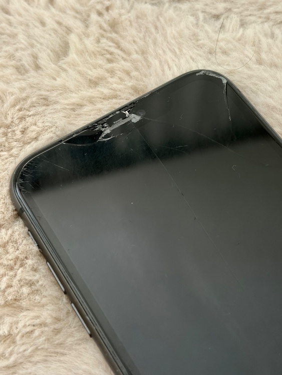 iPhone iPhone11 64GB SIMフリー（スマホ）の商品画像 - 査定依頼日：2026年7月30日 - 最高査定価格：13,000円
