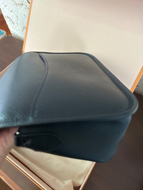 ビュシNM エピ ノワール  M59386（ブランドバッグ）の商品画像 - 査定依頼日：2025年8月22日 - 最高査定価格：200,000円