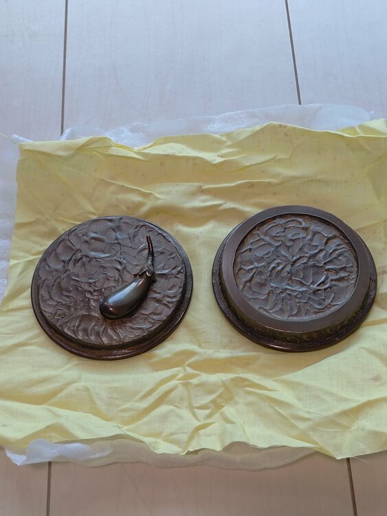 須賀月芳作、蝋型鋳銅、那須朱肉池、共箱・説明書有り（美術品・骨董品）の商品画像 - 査定依頼日：2026年5月2日 - 最高査定価格：3,000円