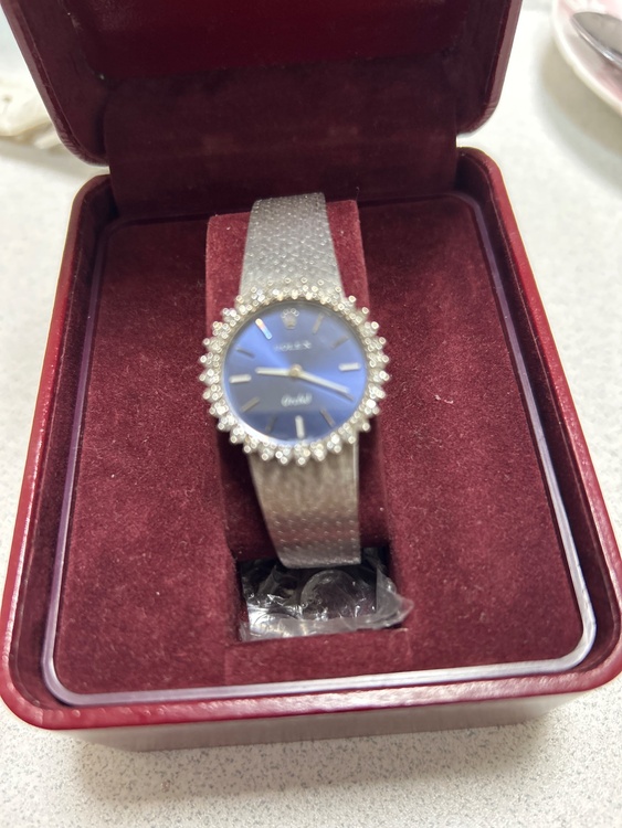 オーキッド K18WG ダイヤベゼル 手巻き （高級時計）の商品画像 - 査定依頼日：2025年12月27日 - 最高査定価格：920,000円