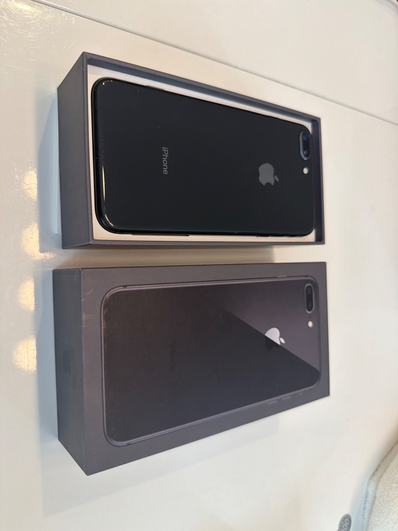 iPhone8plus 256G（スマホ）の商品画像 - 査定依頼日：2026年6月27日 - 最高査定価格：6,000円
