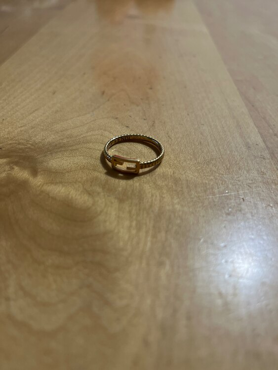 フェンディ  （ブランドバッグ）の商品画像 - 査定依頼日：2025年1月6日 - 最高査定価格：12,000円