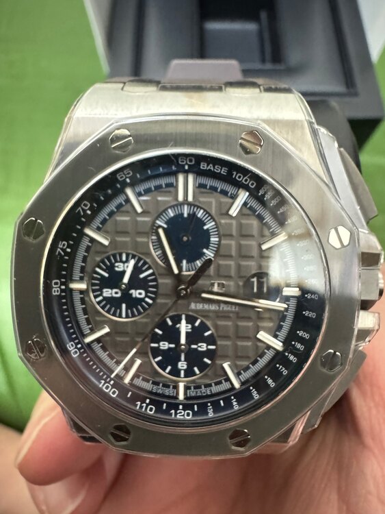 ロイヤルオークオフショア（高級時計）の商品画像 - 査定依頼日：2025年3月29日 - 最高査定価格：5,900,000円