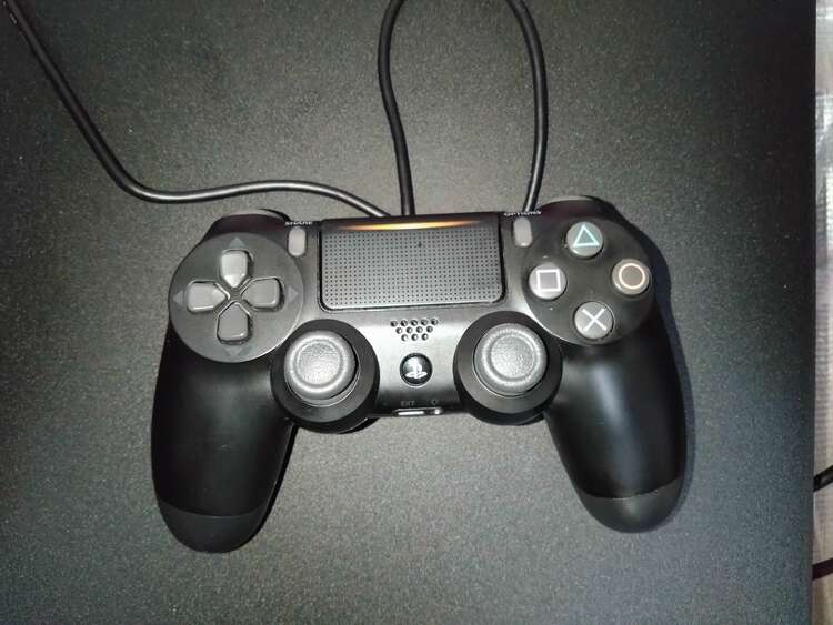 PS4 Pro（ゲーム機本体・ゲームソフト）の商品画像 - 査定依頼日：2023年12月9日 - 最高査定価格：18,000円