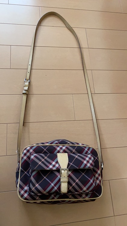 バーバリー　ブルーレーベル　ショルダーバッグ　ネイビー　キャンバス/レザー（ブランドバッグ）の商品画像 - 査定依頼日：2022年4月20日 - 最高査定価格：25,000円