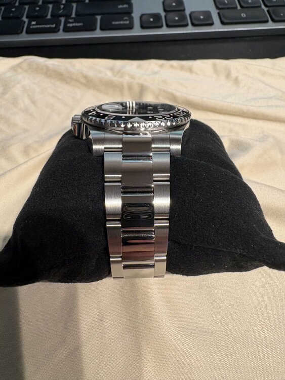 ロレックス GMTマスター 126710GRNR（高級時計）の商品画像 - 査定依頼日：2026年1月5日 - 最高査定価格：2,840,000円