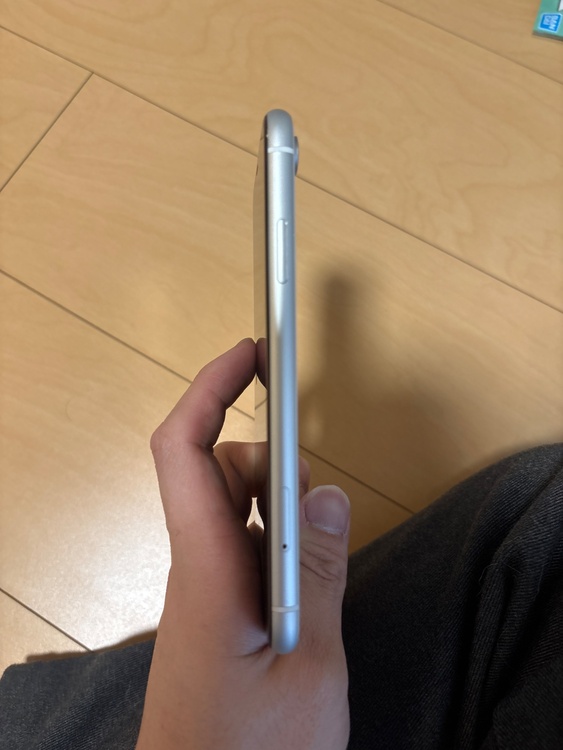 iPhoneXR 64GB au（スマホ）の商品画像 - 査定依頼日：2026年4月11日 - 最高査定価格：14,000円