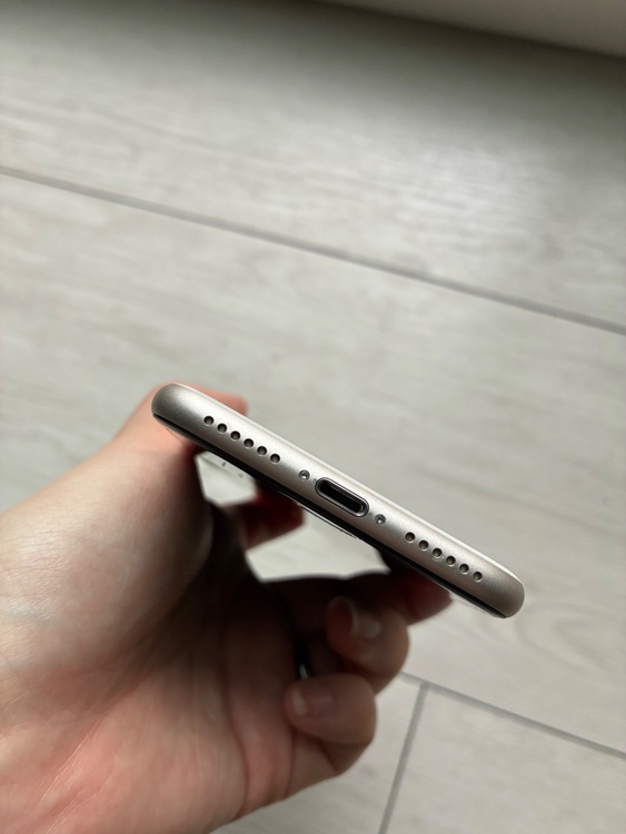 iphone se 第3世代（スマホ）の商品画像 - 査定依頼日：2026年4月2日 - 最高査定価格：24,000円