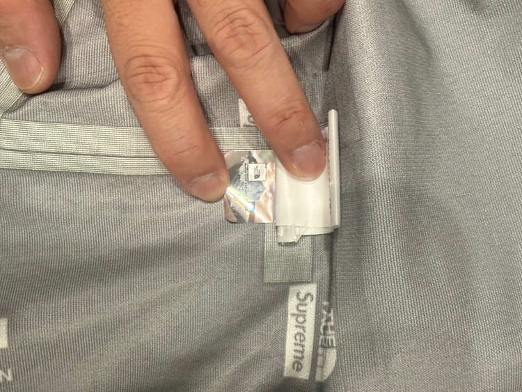 Supreme x The North Face Taped Seam Shel（古着・ファッション）の商品画像 - 査定依頼日：2026年2月13日 - 最高査定価格：35,000円