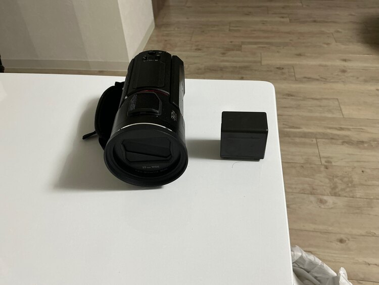 HC-V900（カメラ）の商品画像 - 査定依頼日：2025年3月24日 - 最高査定価格：70,000円