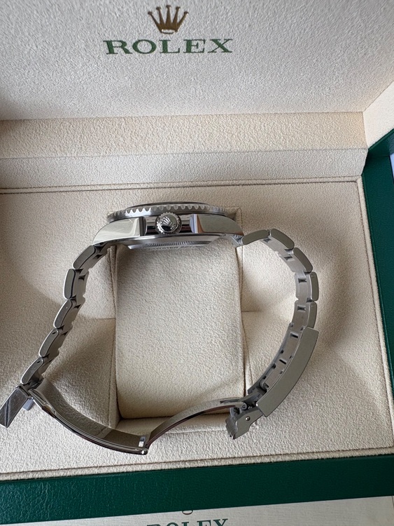 ロレックス シードゥエラー 12660（高級時計）の商品画像 - 査定依頼日：2025年8月11日 - 最高査定価格：1,800,000円