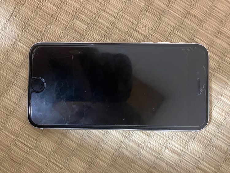 iPhone SE (第 2 世代) 128GB SIMフリー（スマホ）の商品画像 - 査定依頼日：2026年3月28日 - 最高査定価格：6,600円
