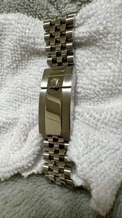 ロレックス GMTマスター 126710BLNR（高級時計）の商品画像 - 査定依頼日：2025年1月18日 - 最高査定価格：2,400,000円