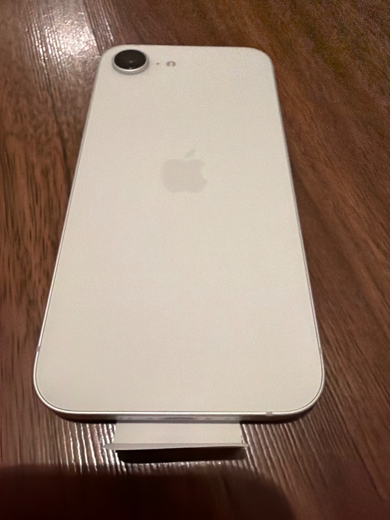 iPhone iPhone 16e 128GB au（スマホ）の商品画像 - 査定依頼日：2026年7月2日 - 最高査定価格：59,000円