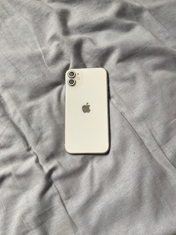 iPhone iPhone11 64GB docomo（スマホ）の商品画像 - 査定依頼日：2026年9月3日 - 最高査定価格：11,500円