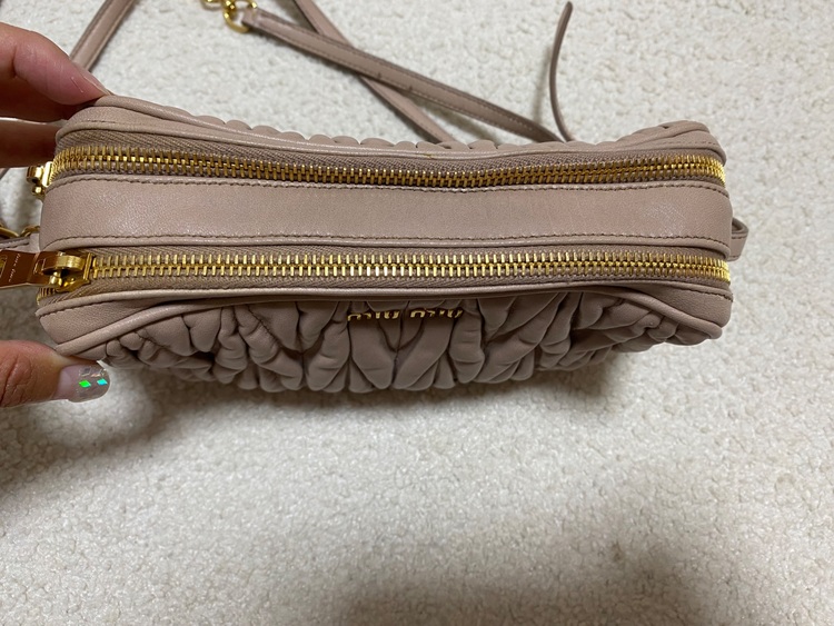 ミュウミュウ  （ブランドバッグ）の商品画像 - 査定依頼日：2025年6月6日 - 最高査定価格：50,000円