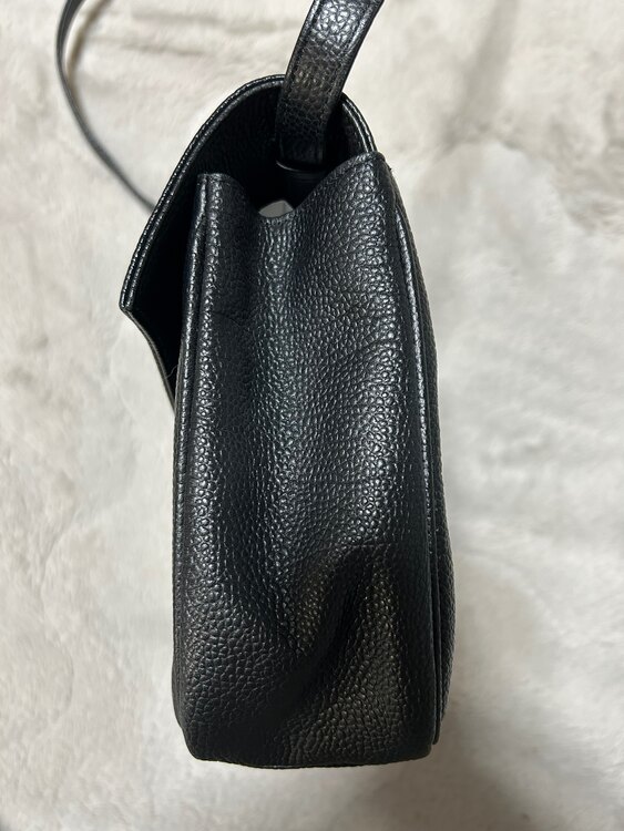 イブサンローラン  （ブランドバッグ）の商品画像 - 査定依頼日：2025年3月6日 - 最高査定価格：25,000円