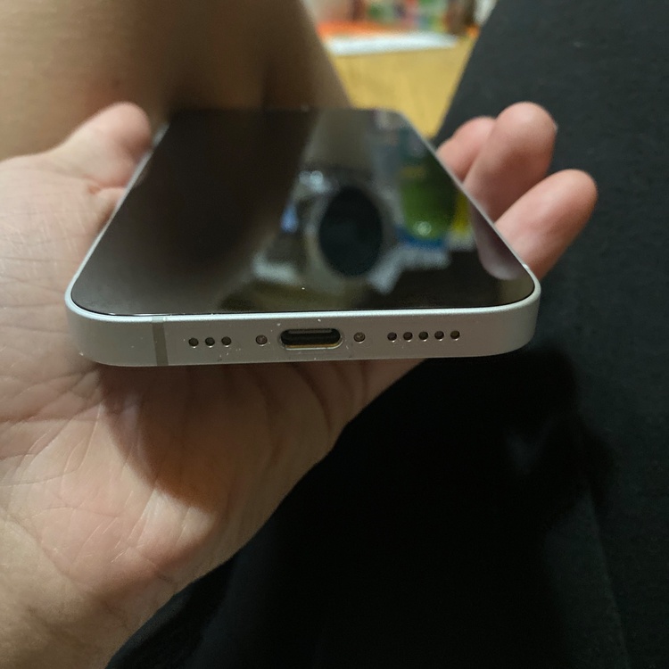 iPhone iPhone 16e 256GB au（スマホ）の商品画像 - 査定依頼日：2026年6月20日 - 最高査定価格：68,000円