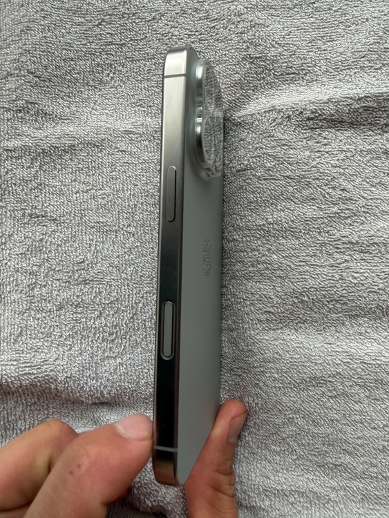 iPhone 16 Pro 256GB docomo（スマホ）の商品画像 - 査定依頼日：2026年4月15日 - 最高査定価格：135,000円