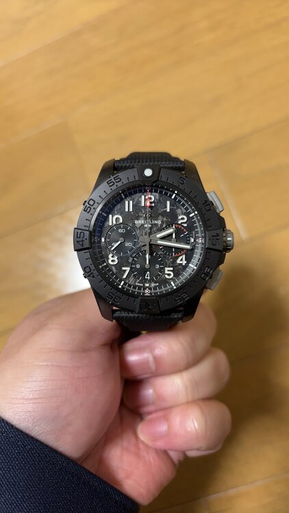 アベンジャーB01 クロノグラフ44 ナイトミッション（高級時計）の商品画像 - 査定依頼日：2025年3月5日 - 最高査定価格：650,000円