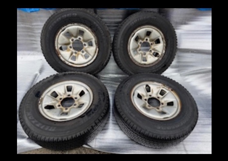 タイヤ（カー用品）の商品画像 - 査定依頼日：2026年2月18日 - 最高査定価格：3,000円