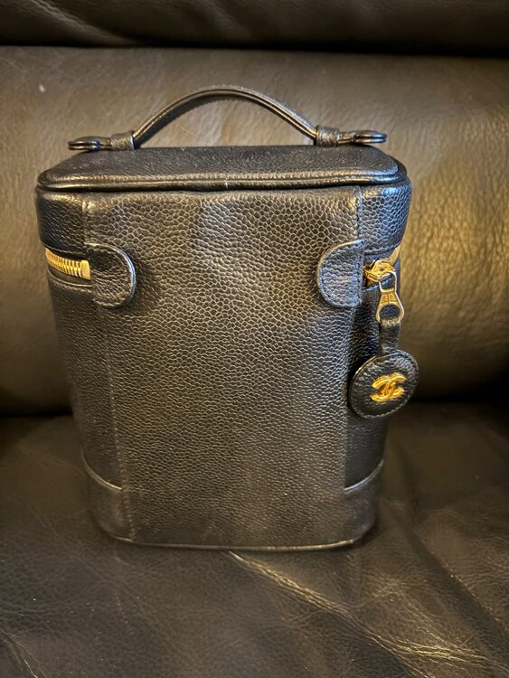 キャビアスキン　バニティ（ブランドバッグ）の商品画像 - 査定依頼日：2025年1月7日 - 最高査定価格：70,000円