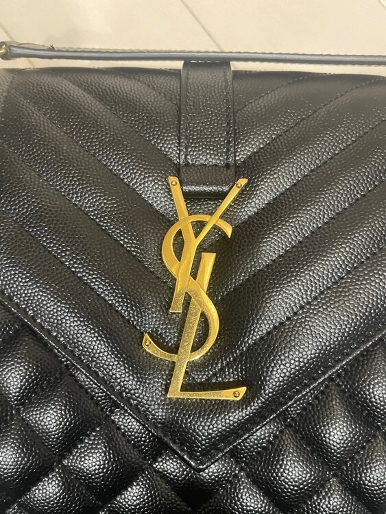 イブサンローラン  （ブランドバッグ）の商品画像 - 査定依頼日：2025年4月4日 - 最高査定価格：220,000円