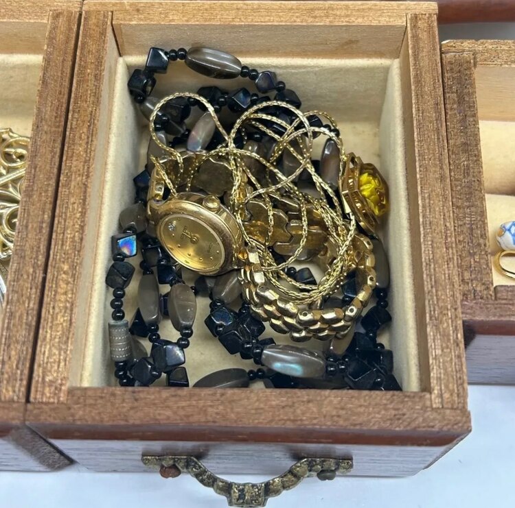 アンティークアクセサリーまとめ（金・貴金属）の商品画像 - 査定依頼日：2025年3月17日 - 最高査定価格：5,000円