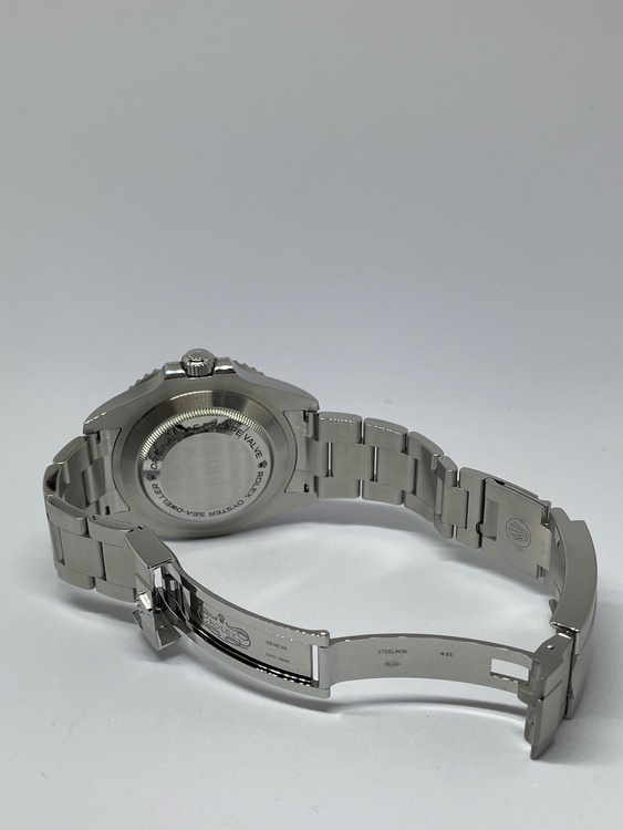 ロレックス シードゥエラー 12660（高級時計）の商品画像 - 査定依頼日：2026年1月11日 - 最高査定価格：1,900,000円