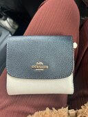 折りたたみ財布（ブランド財布・小物）の商品画像 - 査定依頼日：2025年4月1日 - 最高査定価格：3,000円