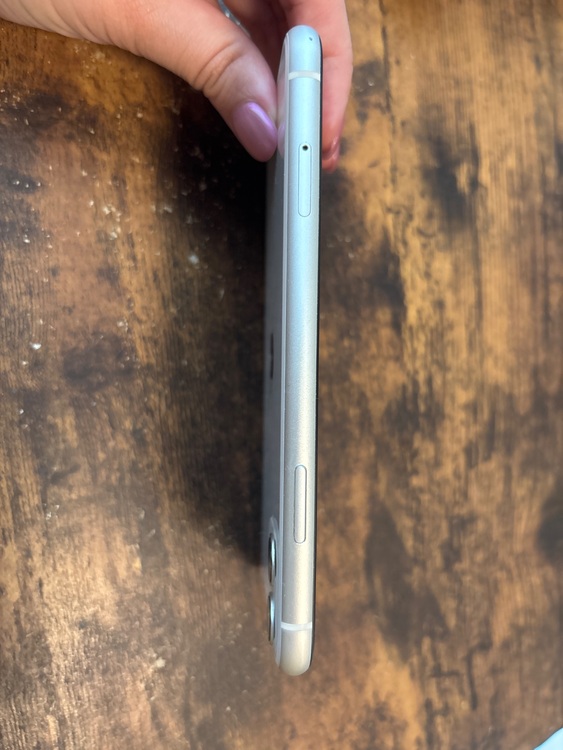 iPhone11 128GB SIMフリー（スマホ）の商品画像 - 査定依頼日：2025年7月21日 - 最高査定価格：25,000円