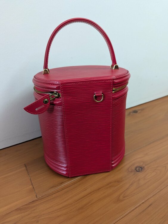 ルイヴィトン エピ （ブランドバッグ）の商品画像 - 査定依頼日：2025年12月16日 - 最高査定価格：40,000円