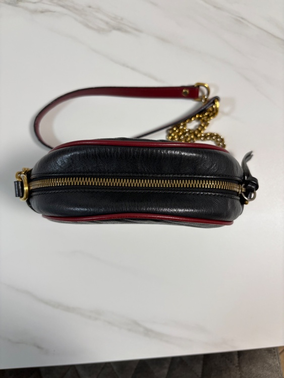 GGマーモント ラウンド チェーン ショルダーバッグ ポシェット レザー ブラッ（ブランドバッグ）の商品画像 - 査定依頼日：2025年12月14日 - 最高査定価格：70,000円