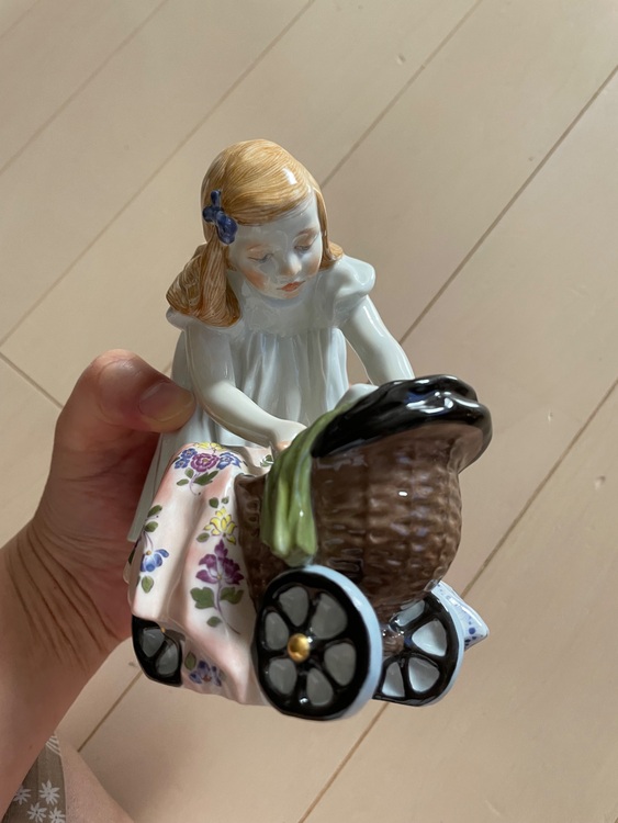 マイセンヘンチェル子供シリーズ（美術品・骨董品）の商品画像 - 査定依頼日：2025年10月3日 - 最高査定価格：24,000円