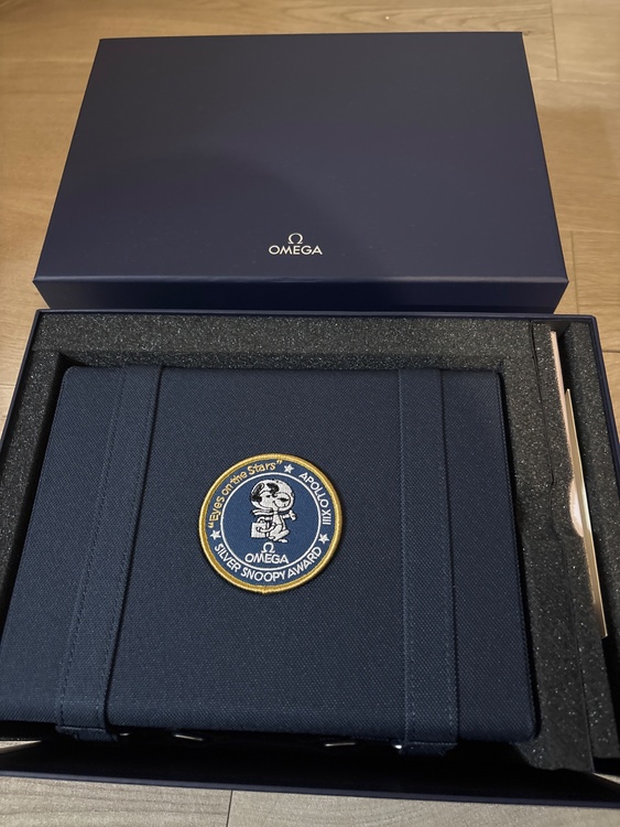 スピードマスター シルバー スヌーピー アワード 50周年記念モデル（高級時計）の商品画像 - 査定依頼日：2026年9月2日 - 最高査定価格：2,250,000円
