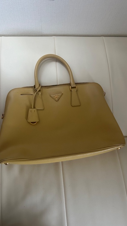プラダ　トートバッグ　イエロー（ブランドバッグ）の商品画像 - 査定依頼日：2025年8月21日 - 最高査定価格：61,000円