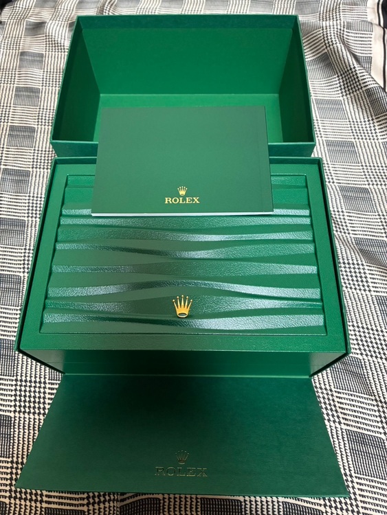 サブマリーナデイト（高級時計）の商品画像 - 査定依頼日：2025年11月27日 - 最高査定価格：2,300,000円