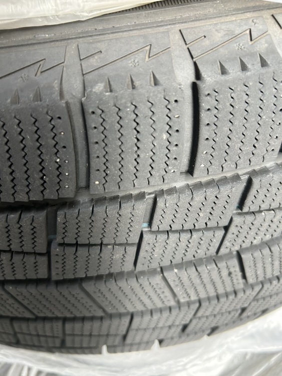 ZEETEX スタッドレス（カー用品）の商品画像 - 査定依頼日：2025年12月11日 - 最高査定価格：8,000円