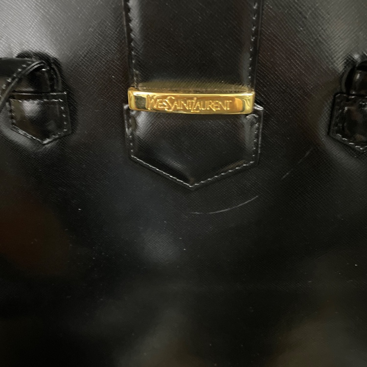 イブサンローラン  （ブランドバッグ）の商品画像 - 査定依頼日：2026年2月24日 - 最高査定価格：30,000円