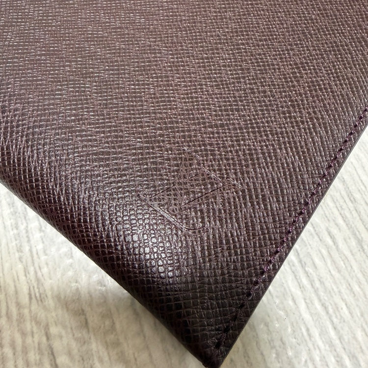 LOUISVUITTON クラッチ 書類ケース アカジュ（ブランド財布・小物）の商品画像 - 査定依頼日：2026年10月25日 - 最高査定価格：20,000円