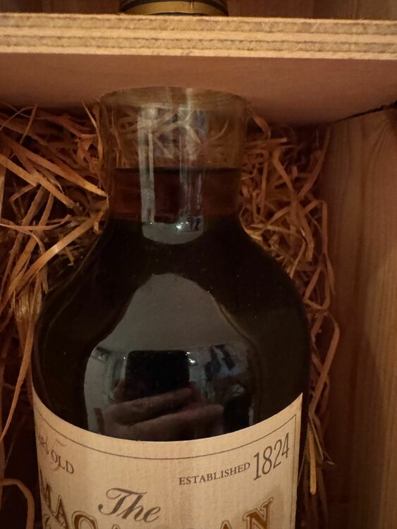 マッカラン 25周年 木箱（お酒）の商品画像 - 査定依頼日：2025年9月21日 - 最高査定価格：320,000円